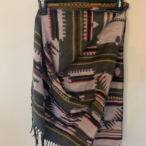 Women’s stylish scarf. B5 - Picture 3 of 4
